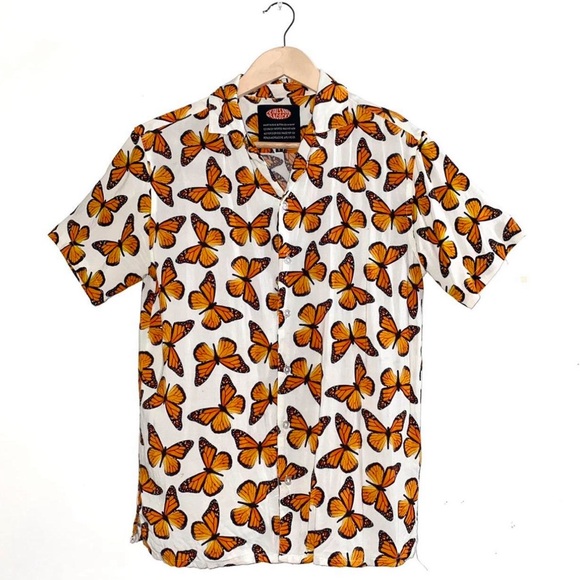Petals & Peacocks Butterfly Print Button Down Loose Fit Casual Short Sleeve Top - Picture 1 of 7